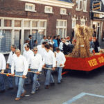 Aalten, Volksfeest, bakkers in optocht, 1985. Foto Trudy Swijtink