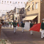 Feest! Aalten, Bredevoortsestraatweg, Volksfeest, Vendeliersgroep St. Helena, 1980. Foto Leo van der Linde